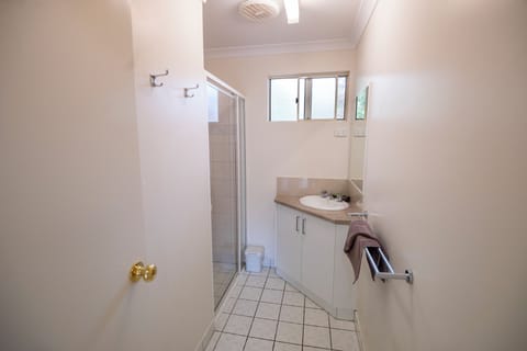 2 Bedroom Cottage  | Bathroom | Shower, rainfall showerhead, towels, soap