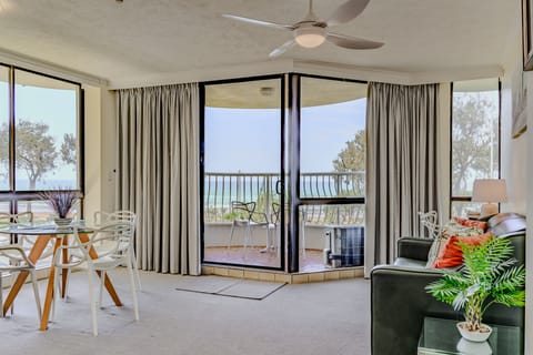 One-Bedroom Apartment with Ocean View Standard | Living area | 40-inch flat-screen TV with satellite channels, TV