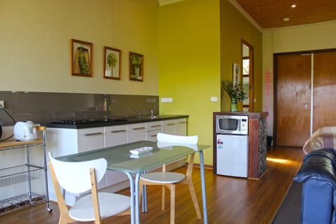 Standard Studio (Cottage 1) | Private kitchen | Fridge, microwave, stovetop, electric kettle