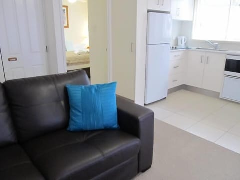 Superior Apartment 1 Bedroom Kitchen (Superior Room) | Living area | 50-cm flat-screen TV with cable channels, Smart TV