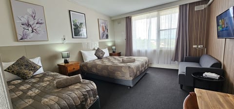 Standard Triple Room | Desk, soundproofing, free WiFi, bed sheets