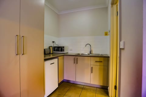 Standard Studio, Kitchenette | Private kitchenette | Full-size fridge, microwave, electric kettle, cookware/dishes/utensils