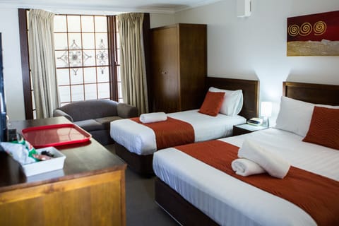 Deluxe Suite, 1 Bedroom, Non Smoking, Balcony (Deluxe Twin or Triple) | Minibar, blackout drapes, free WiFi, bed sheets
