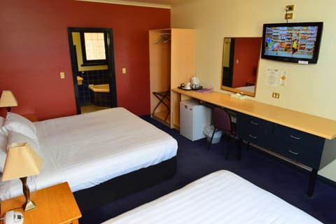 Motel Double Suite | Iron/ironing board, free WiFi