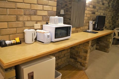 Disability Access Suite (Sleeps 2-3) | Private kitchenette | Mini-fridge, microwave, electric kettle, toaster