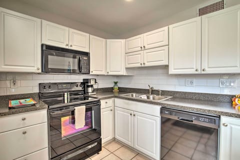 Apartment (2 Bedrooms) | Private kitchen | Microwave, oven, stovetop, dishwasher