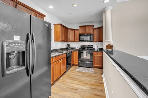 Condo, 2 Bedrooms | Private kitchen | Fridge, oven, coffee/tea maker, toaster