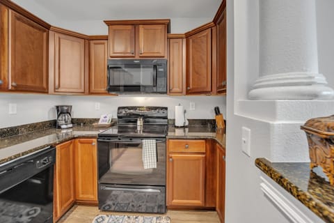 Condo, 2 Bedrooms | Private kitchen | Fridge, oven, coffee/tea maker, toaster