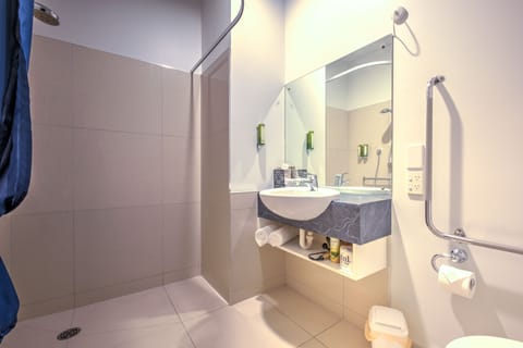 Standard Suite, 2 Bedrooms, Non Smoking, Kitchen (Unit) | Bathroom | Shower, towels, soap, shampoo