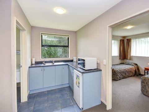 One Bedroom Unit | Private kitchenette | Fridge, microwave, stovetop, electric kettle