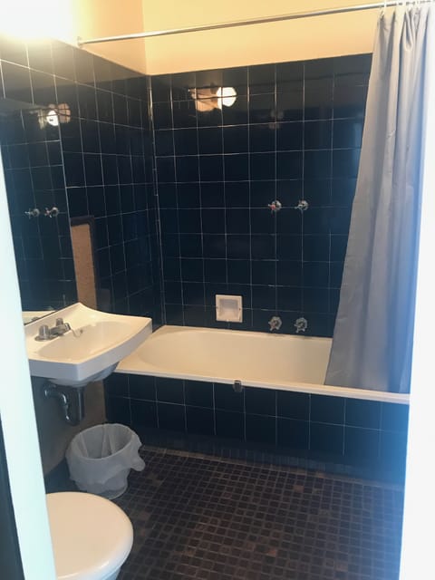 Standard Double Room | Bathroom | Towels