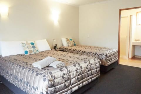 Standard Studio, Non Smoking, Kitchenette (Studio) | Iron/ironing board, free WiFi, bed sheets