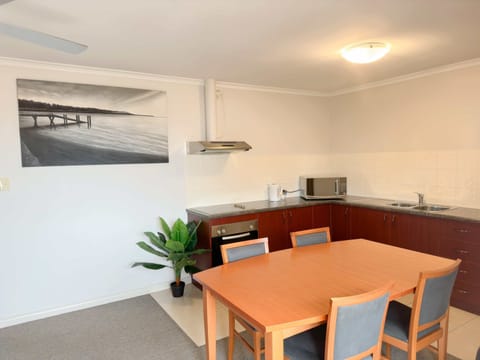 Deluxe Studio Suite, 1 King Bed | Private kitchen | Fridge, electric kettle, toaster, highchair