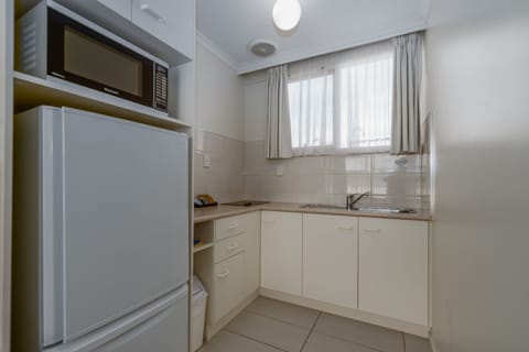 Family Apartment | Private kitchen | Microwave, coffee/tea maker, toaster