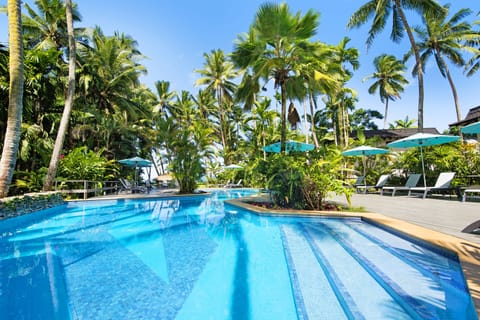 Outdoor pool, pool umbrellas, sun loungers