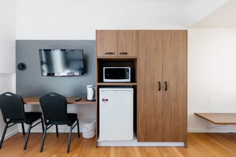 Basic Room, Non Smoking (1 double + single) | Private kitchenette | Electric kettle