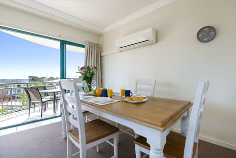 Apartment, 2 Bedrooms, Beachside | In-room dining