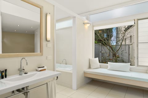 Colhurst Suite - Room Only | Bathroom | Free toiletries, hair dryer, towels