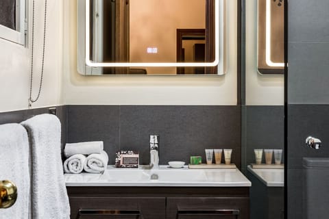 Standard Room, Balcony (Chablis King Spa) | Bathroom | Shower, rainfall showerhead, free toiletries, hair dryer