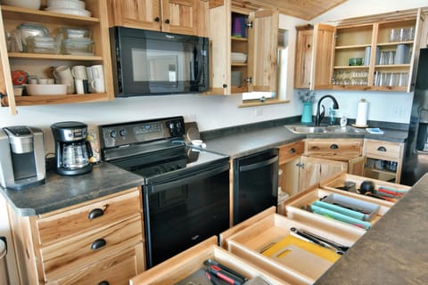 Cabin, Multiple Beds, Kitchen | Private kitchen | Fridge, microwave, oven, stovetop