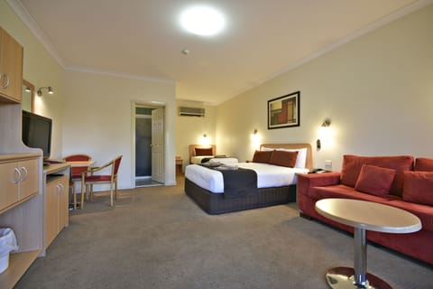 Queen Room 3 | Iron/ironing board, free WiFi, bed sheets