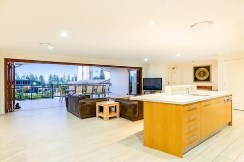 Superior Penthouse, 3 Bedrooms | Private kitchen | Full-size fridge, microwave, oven, stovetop