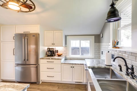 Kitchen | Equipped w/ Cooking Essentials