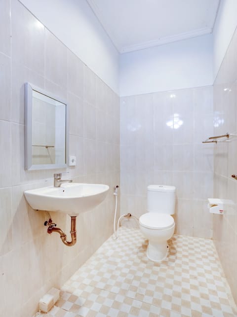 Deluxe Double Room | Bathroom | Shower, towels