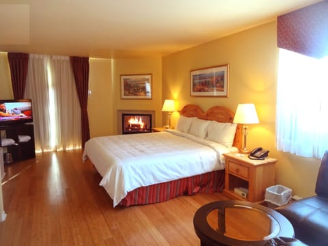 Superior Room, 1 King Bed, Jetted Tub, Gas Fireplace, Hardwood Floor, Balcony, River View | Rollaway beds, free WiFi, bed sheets