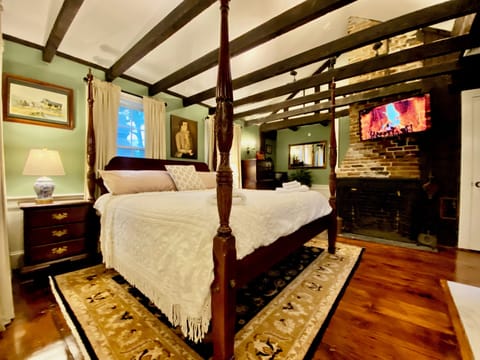 Romantic Room | Premium bedding, memory foam beds, individually decorated