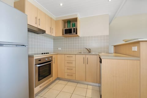 Apartment, 1 Bedroom | Private kitchen | Electric kettle, toaster