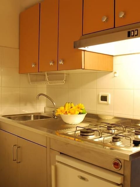 Apartment, 2 Bedrooms | Private kitchenette | Fridge, cookware/dishes/utensils