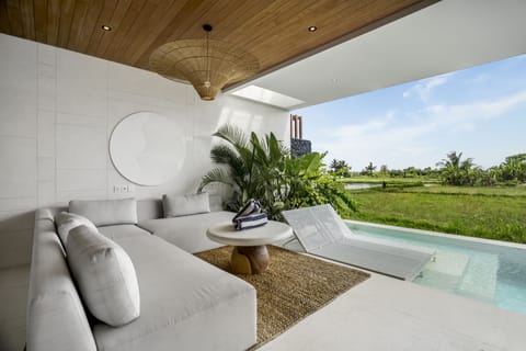 Classic Villa, Pool View | Living area