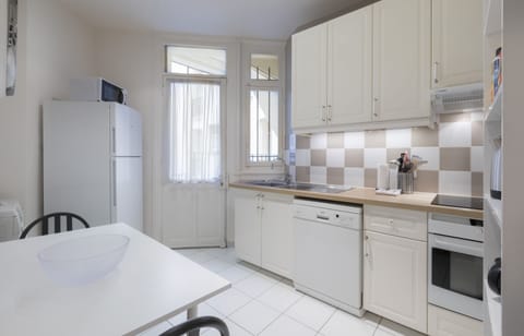 Classic Apartment, 2 Bedrooms, 2 Bathrooms | Private kitchen | Fridge, microwave, stovetop, dishwasher