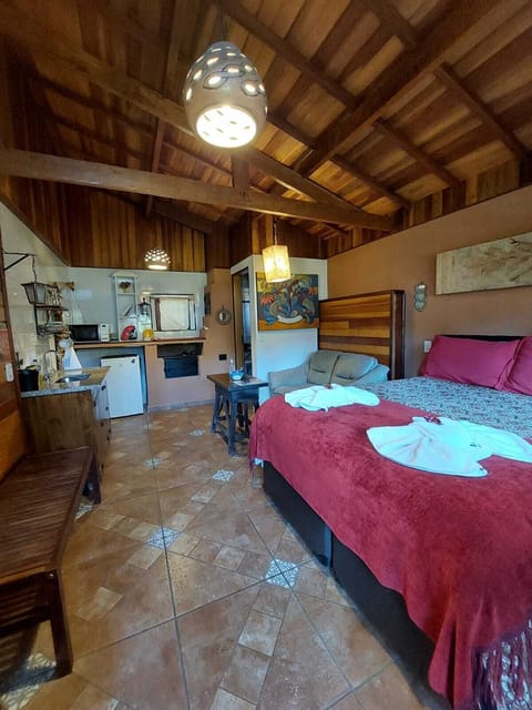 Comfort Chalet | Premium bedding, desk, free WiFi, bed sheets