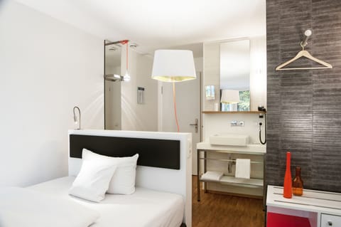 Comfort Single Room, Balcony, Garden View | Premium bedding, free minibar, in-room safe, desk