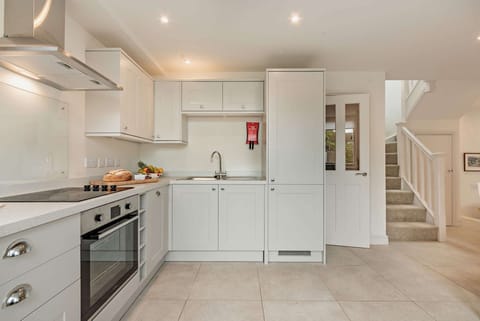 Upper Barn Kitchen - StayCotswold