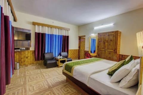 Deluxe Double Room | Free WiFi, bed sheets