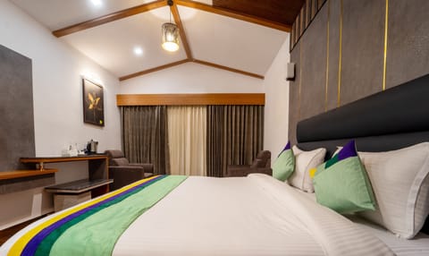 Standard Double Room, Balcony | Desk, bed sheets