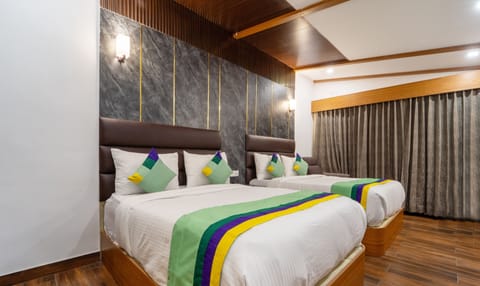Premium Double Room, Balcony | Desk, bed sheets