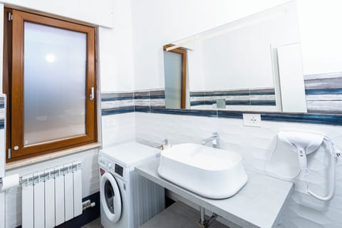 Superior Room | Bathroom | Shower, rainfall showerhead, hair dryer, bidet