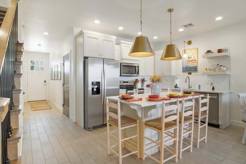 Townhome, Multiple Beds, Patio, Mountain View (Be Our Guest in Utah) | Private kitchen | Fridge, microwave, oven, stovetop