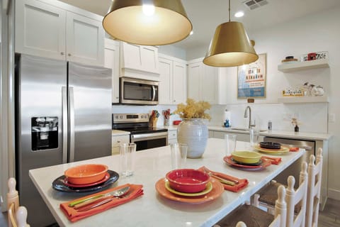 Townhome, Multiple Beds, Patio, Mountain View (Be Our Guest in Utah) | Private kitchen | Fridge, microwave, oven, stovetop