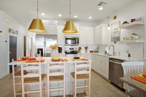 Townhome, Multiple Beds, Patio, Mountain View (Be Our Guest in Utah) | Private kitchen | Fridge, microwave, oven, stovetop