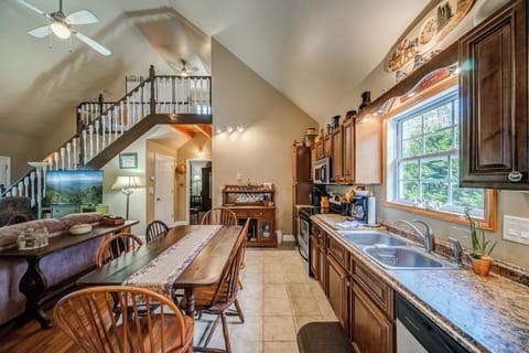 Cabin, Multiple Beds, Hot Tub | Private kitchen | Fridge, microwave, oven, stovetop