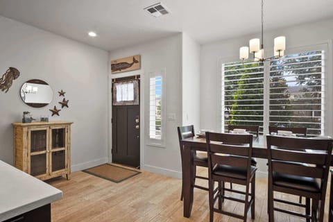 Condo, Multiple Beds, Patio, Mountain View (By the Sea) | Dining