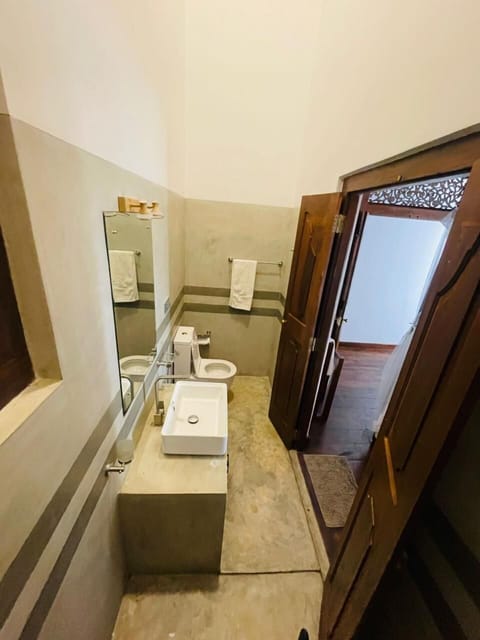 Superior Double Room | Bathroom | Shower, rainfall showerhead, hair dryer, bidet