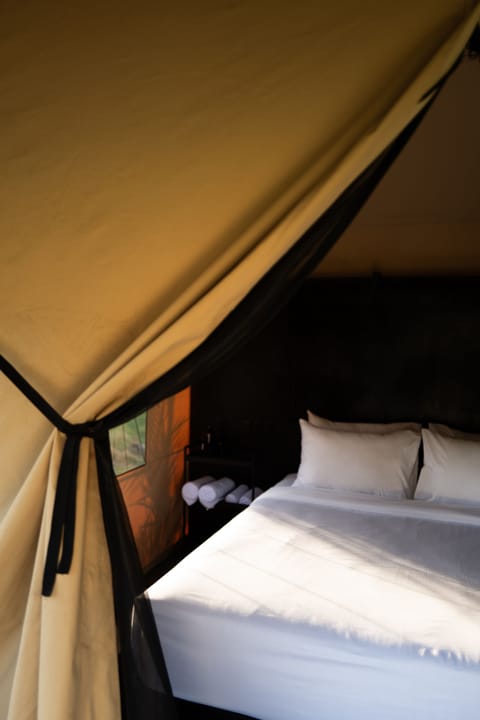 Standard Tent, 1 King Bed | Egyptian cotton sheets, premium bedding, minibar, in-room safe