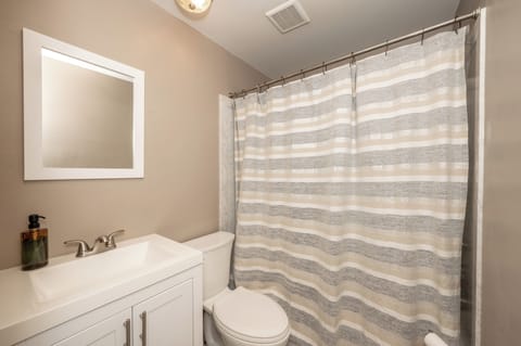 Condo, Multiple Beds, Kitchen | Bathroom | Towels, toilet paper