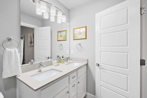 Cottage, Multiple Beds, Kitchen | Bathroom | Towels, toilet paper